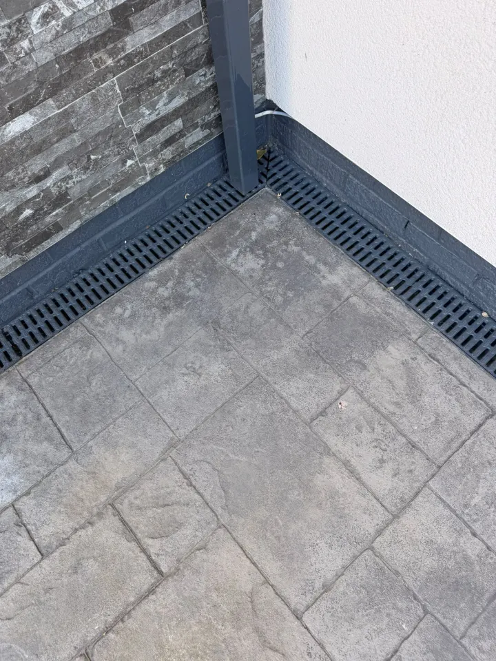 Detailed finish around a professionally cleaned patio