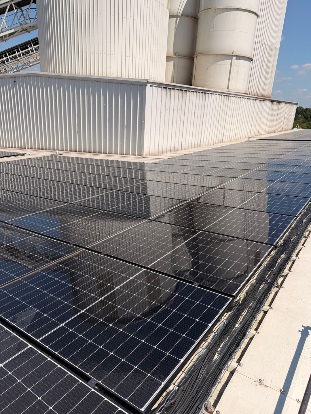 Commercial rooftop solar array